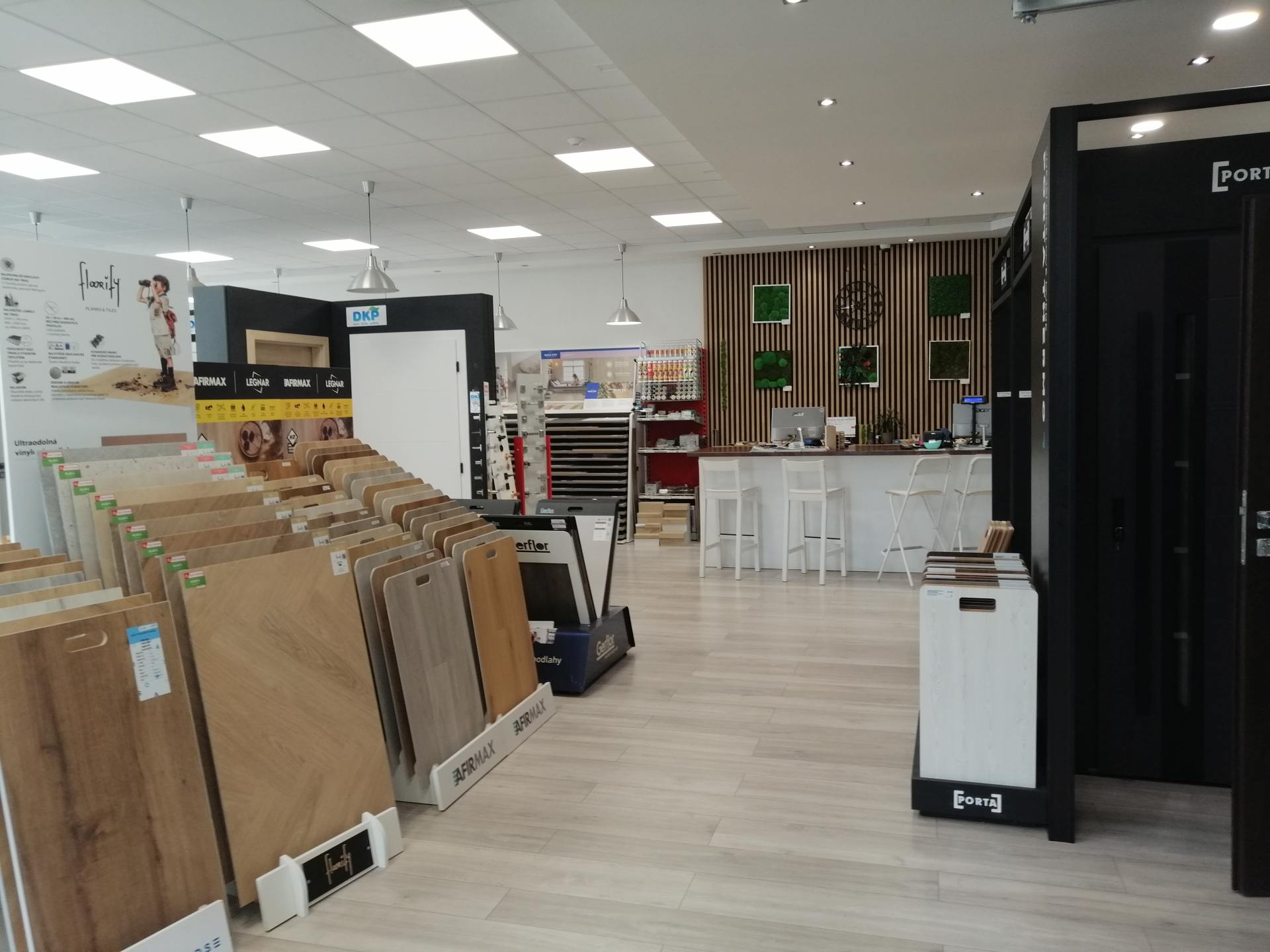 Dvere a podlahy s online showroomom a montážou Nitra